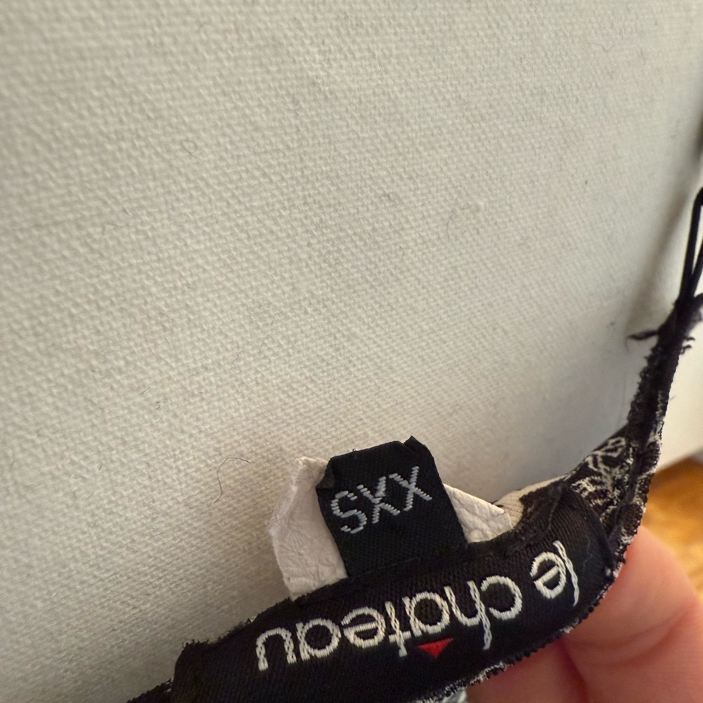 Le Chateau Black and White Top - Picture 3 of 3